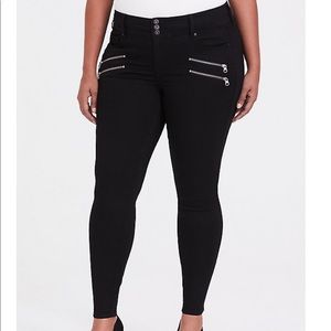 Torrid super stretch jeggings with zippers